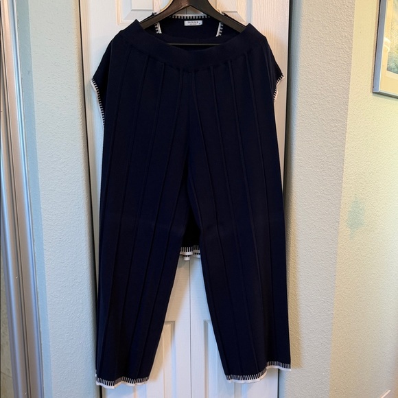 Two piece navy knit top and pants - Picture 6 of 8